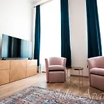 Julia - 2 Bedrooms, 2 Bathrooms, 90 Sqm 아파트
