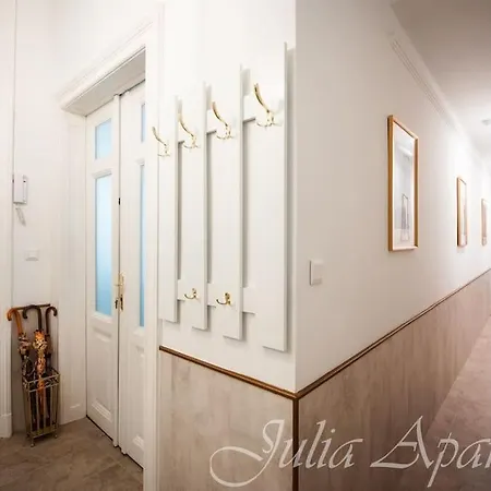 Appartamento Julia - 2 Bedrooms, 2 Bathrooms, 90 Sqm Budapest
