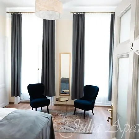 Apartment Julia - 2 Bedrooms, 2 Bathrooms, 90 Sqm Budapest