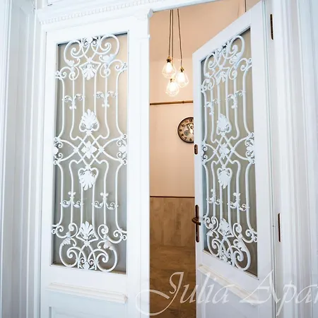 Appartamento Julia - 2 Bedrooms, 2 Bathrooms, 90 Sqm Budapest