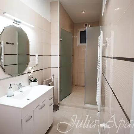 Appartamento Julia - 2 Bedrooms, 2 Bathrooms, 90 Sqm Budapest