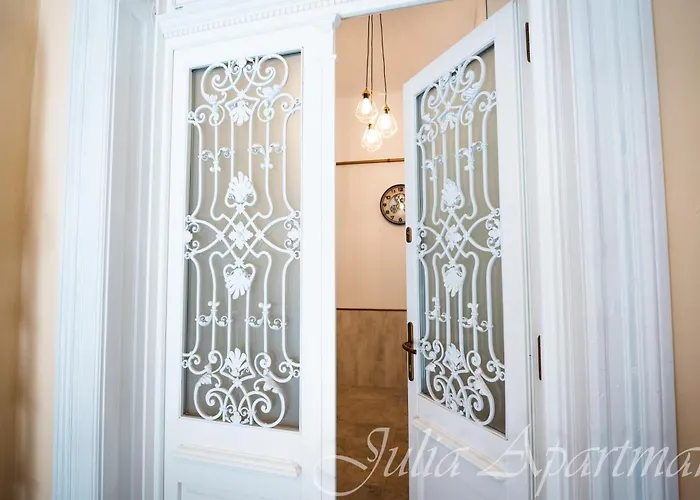 Appartamento Julia - 2 Bedrooms, 2 Bathrooms, 90 Sqm Budapest