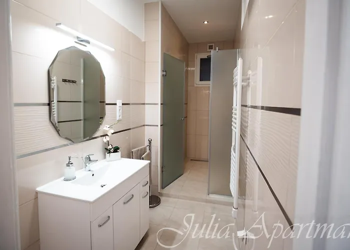 Appartamento Julia - 2 Bedrooms, 2 Bathrooms, 90 Sqm Budapest